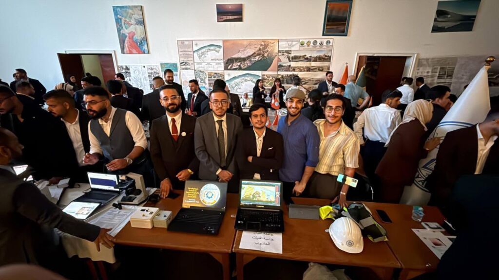 Students of the Technical Engineering College at Al-Bayan University Participate in the Exhibition of Innovations and Outstanding Graduation Projects